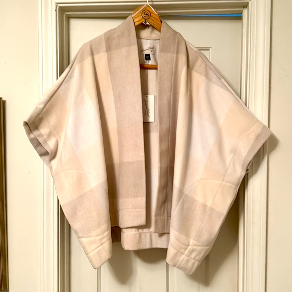 Poncho Cream with muted  peach/taupe/gray Sz M Soft. 3% Wool, 57+ Poly